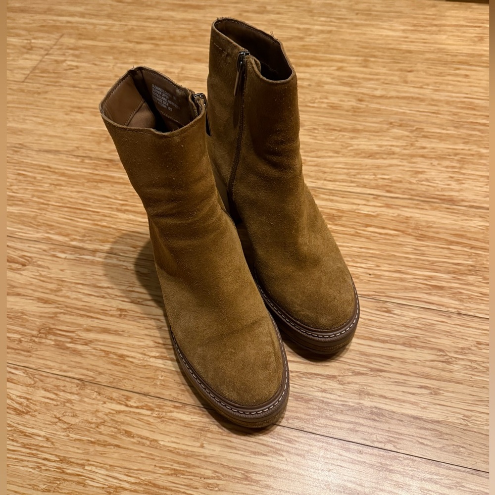 Steve Madden Sloanne boot suede. Size 7m SLOANNE/SLOA03S1 like new